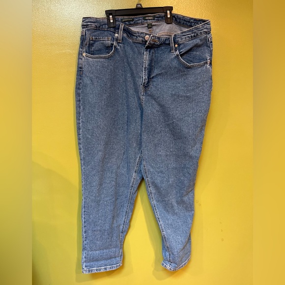 PLUS SIZE HIGH RISE JEAN! - Picture 2 of 5